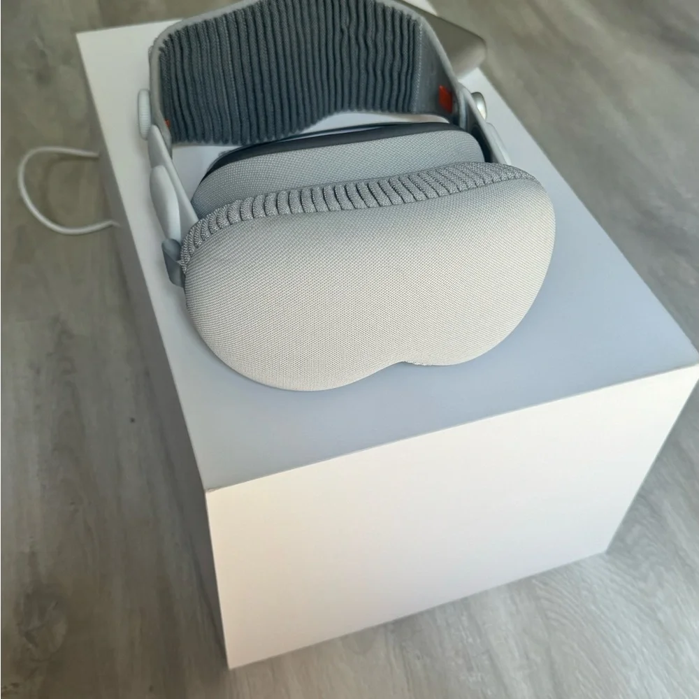 Apple Vision Pro Headset - Black and Silver